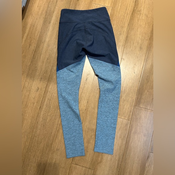 Outdoor Voices Tri-Tone 7/8 Leggings - Picture 4 of 5